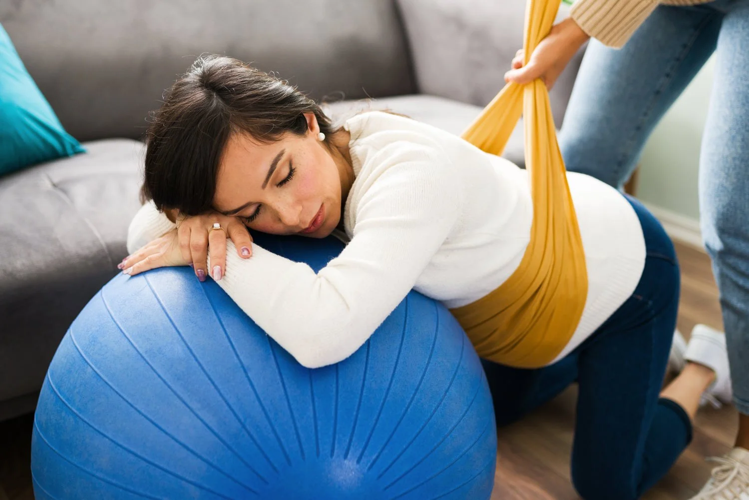 pregnant woman laboring pelvic floor physical therapy